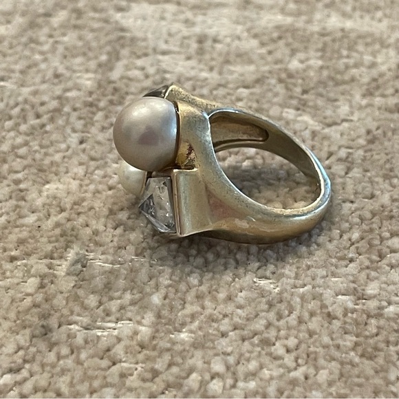 Cubic Zirconia and Simulated Pearl Abstract Cocktail Ring Size 7 Cluster - Picture 4 of 11